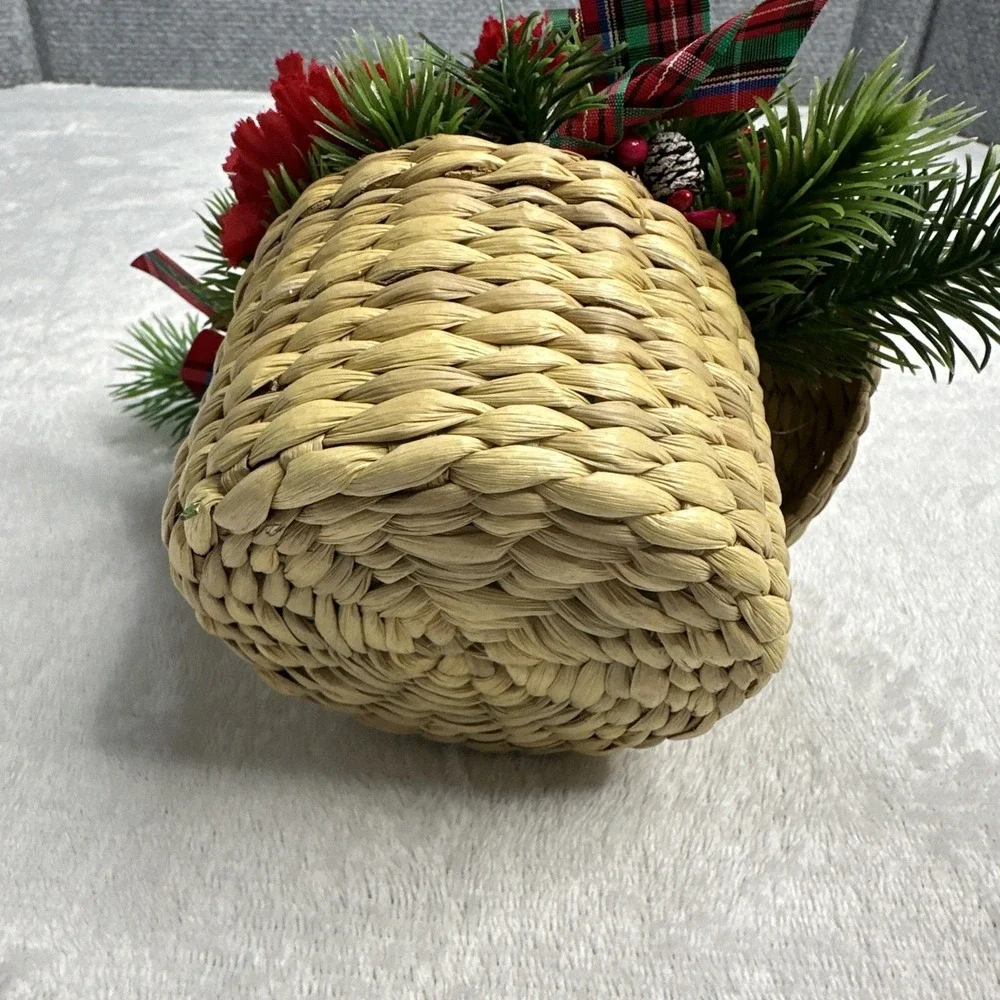 Vintage Small Wicker Christmas Basket With Floral Lid Ribbon Multicolor 4